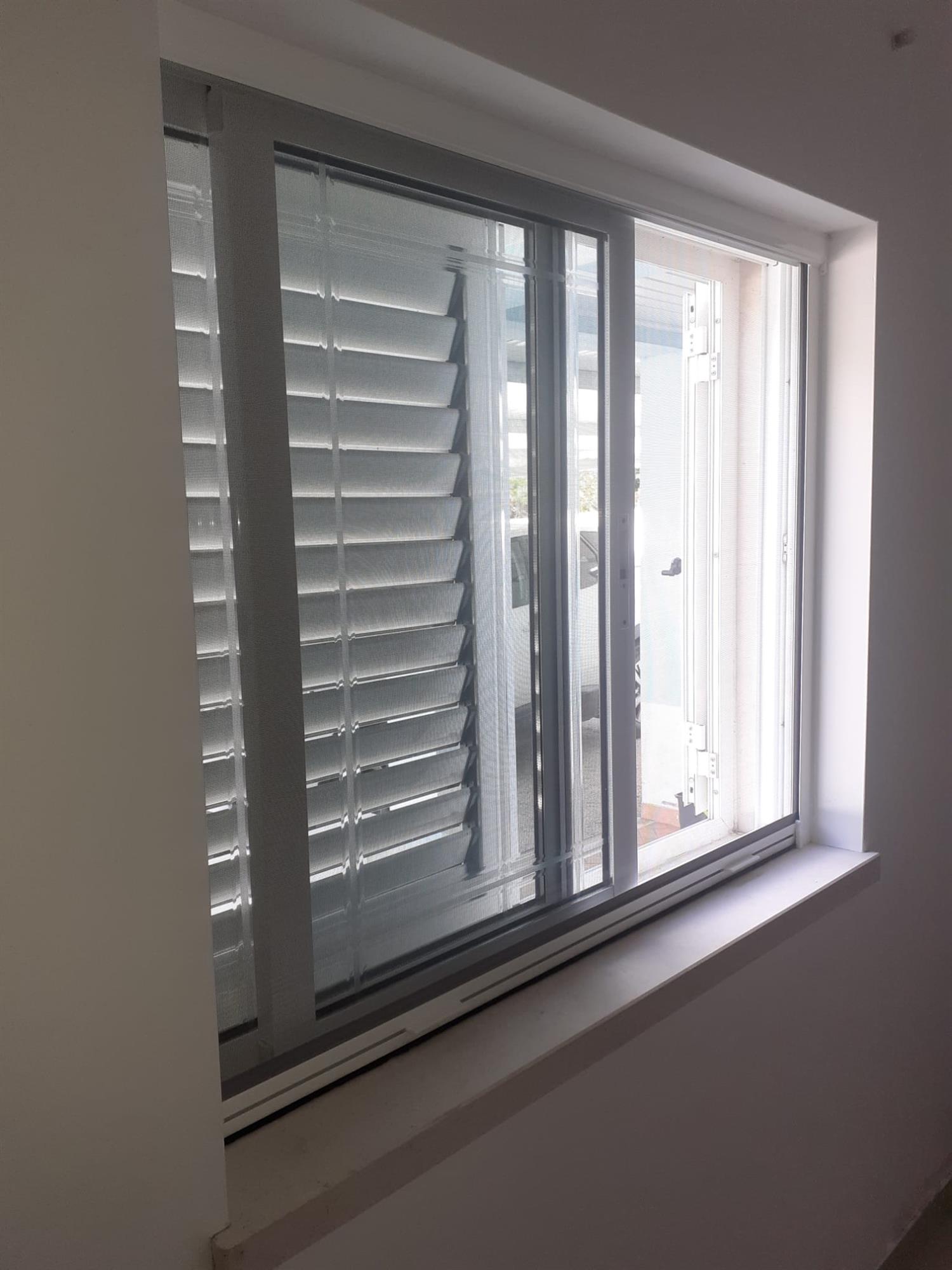 Mosquiteira de Enrolar para janelas