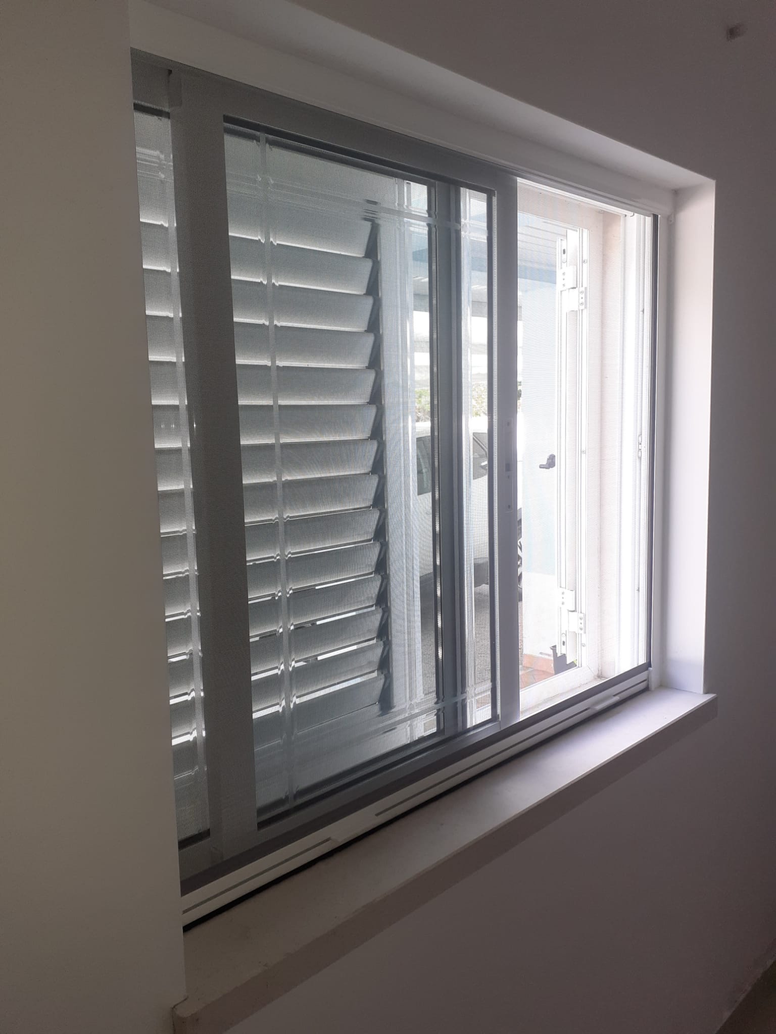 Mosquiteira de Enrolar para janelas